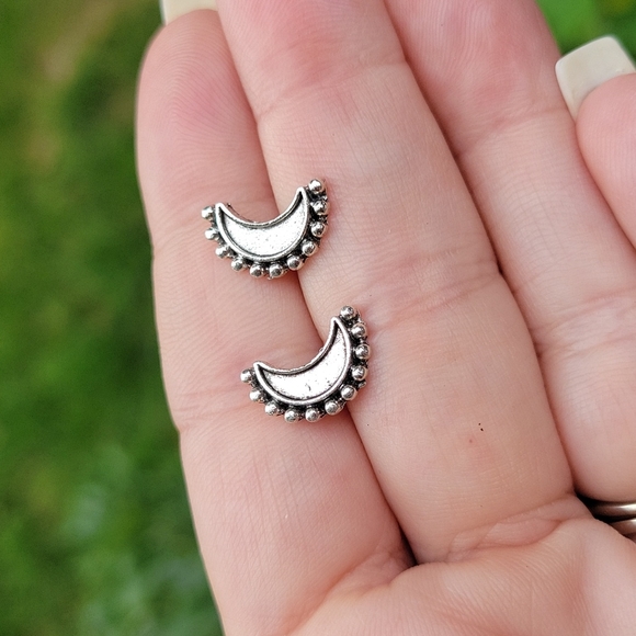 Jewelry - 🔥LAST PAIR🔥 Crescent Moon Bead Edged Silver Stud Earrings